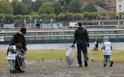 RHINECLEANUP 2022 IN DÜSSELDORF: DER REGEN HIELT DIE HELFER*INNEN NICHT AB